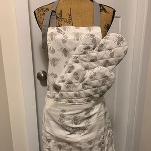 Bee and Tulip 🌷 Apron and Oven Mitt Set